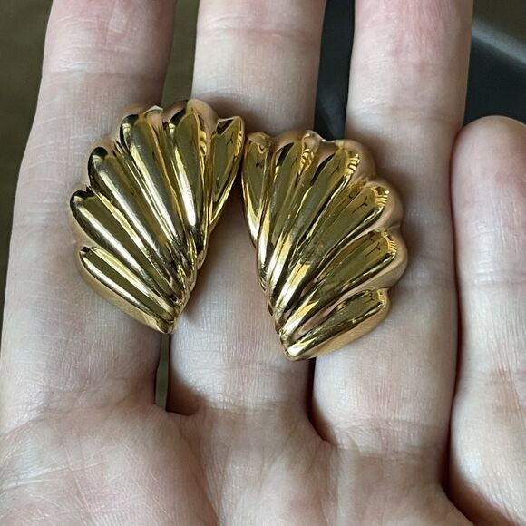 Vintage 1980s NAPIER Earrings Gold Plate Shell Couture Classic Scalloped Design - Picture 3 of 8